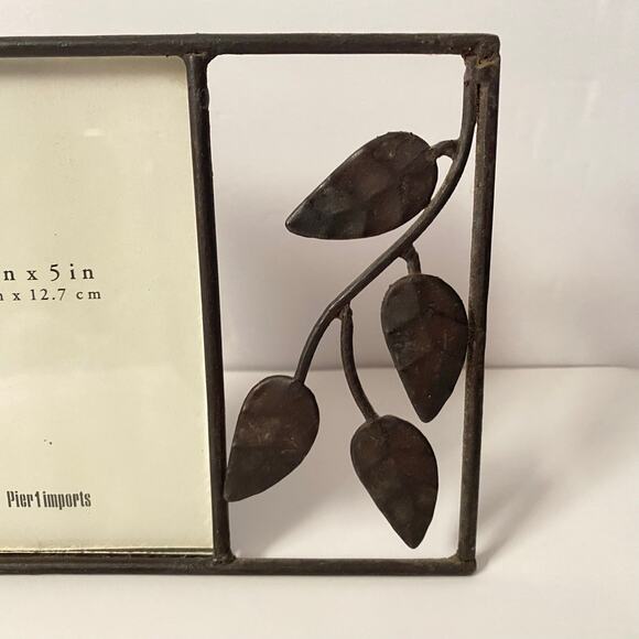 Vintage Pier 1 Metal Picture Stand Frame Wrought Iron Leaf Scroll 3 1/2 x5 Photo - Picture 3 of 16
